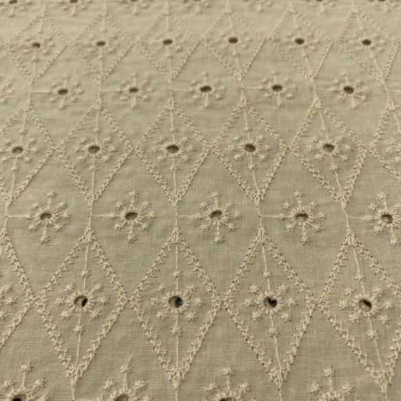Tecido Laise de algodão Bordada Creme • Luema Tecidos Tecido Laise de algodão Bordada Creme • Luema Tecidos