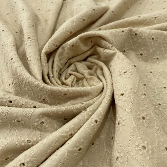Tecido Laise de algodão Bordada Creme • Luema Tecidos Tecido Laise de algodão Bordada Creme • Luema Tecidos