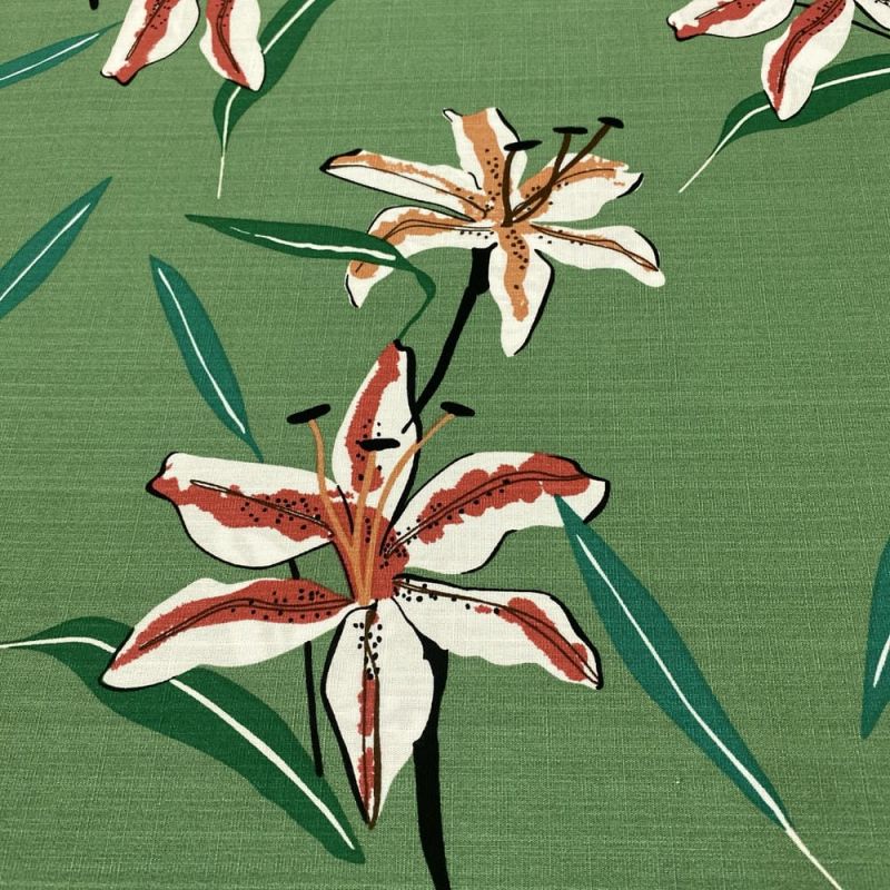 Tecido Viscolinho Estampado Lírio Fundo Verde • Luema Tecidos