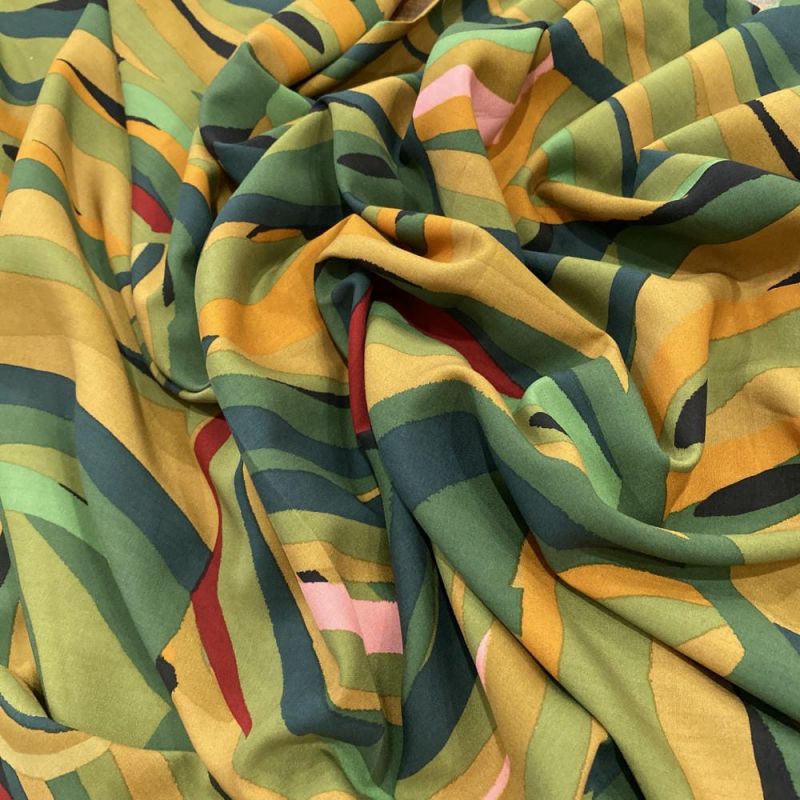 Tecido Viscose Estampada Folhagens Tons Verdes • Luema Tecidos