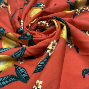 Tecido Viscose Estampado Limoeiro Fundo Vermelho Tecido Viscose Estampado Limoeiro Fundo Vermelho • Luema Tecidos 2