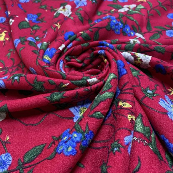 Tecido Viscose Estampada Flores Azul Fundo Vermelho • Luema Tecidos