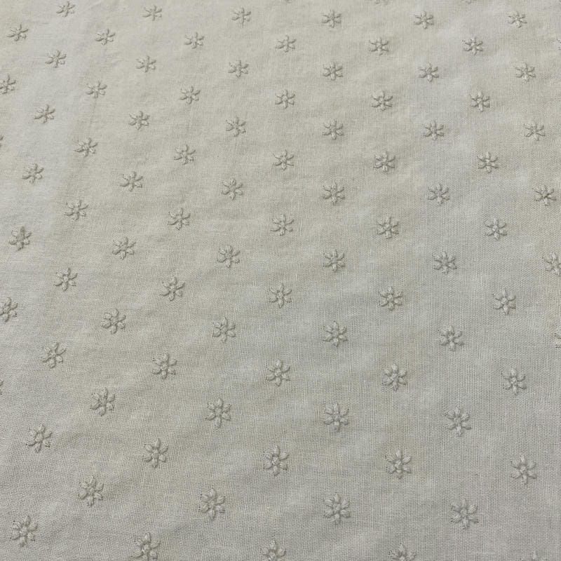 Tecido Linho Misto Bordado Florzinhas Branco • Luema Tecidos