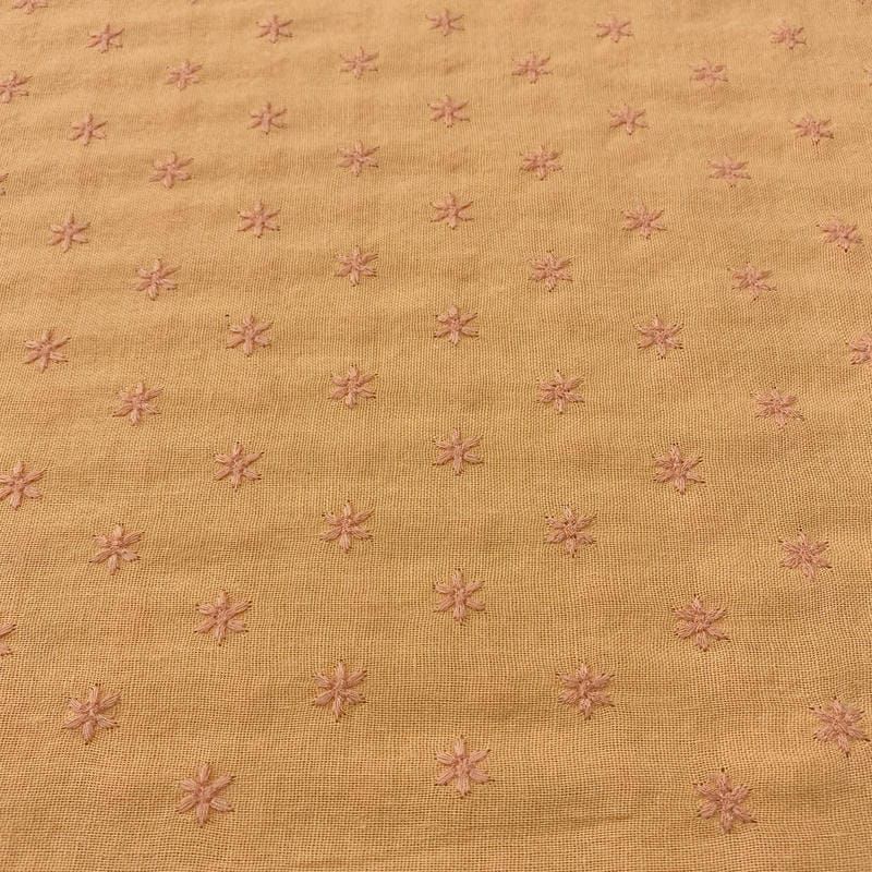 Tecido Linho Misto Bordado Florzinhas Laranja Claro • Luema Tecidos