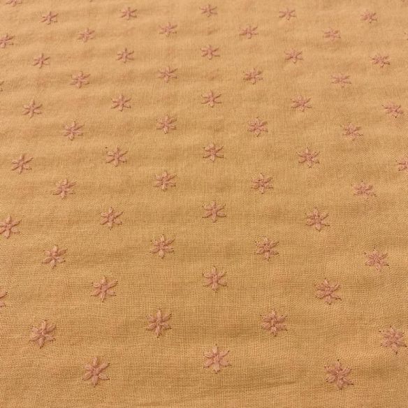 Tecido Linho Misto Bordado Florzinhas Laranja Claro • Luema Tecidos