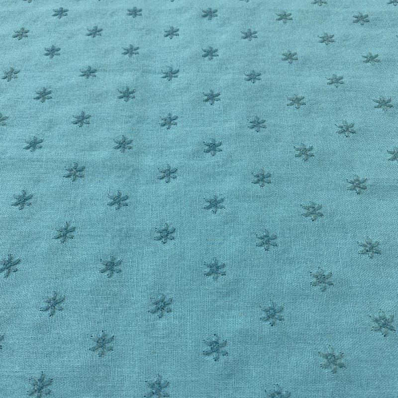 Tecido Linho Misto Bordado Florzinhas Azul Céu • Luema Tecidos