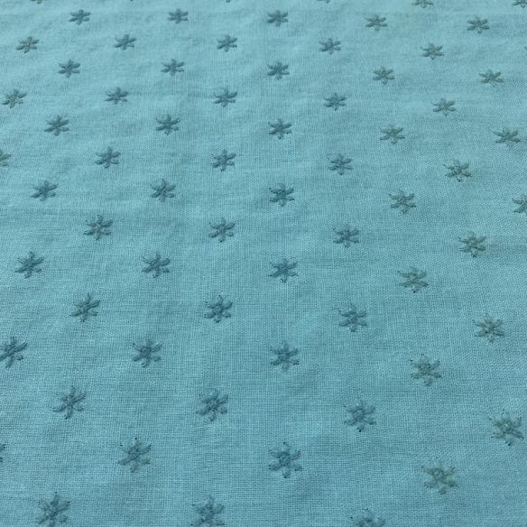 Tecido Linho Misto Bordado Florzinhas Azul Céu • Luema Tecidos