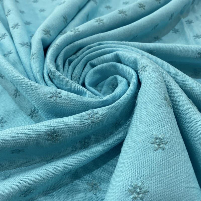 Tecido Linho Misto Bordado Florzinhas Azul Céu • Luema Tecidos