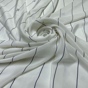 Tecido Crepe de Chine Seda Pura Lacinhos Off White Tecido Crepe de Chine Seda Pura Lacinhos Off White • Luema Tecidos 2