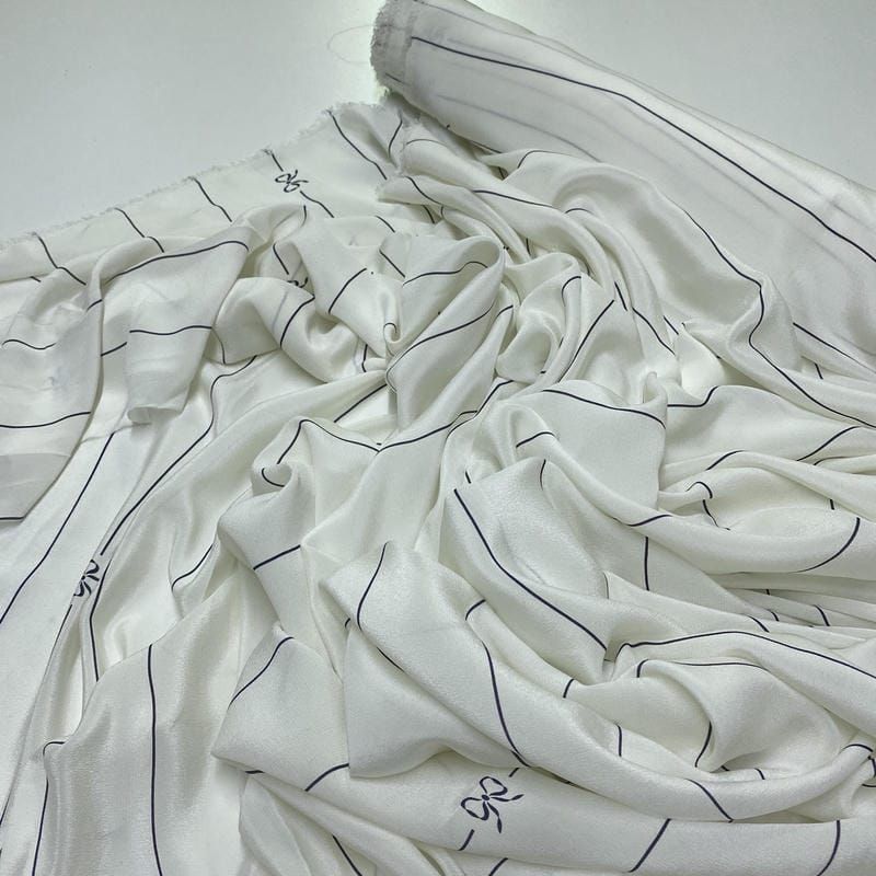 Tecido Crepe de Chine Seda Pura Lacinhos Off White • Luema Tecidos