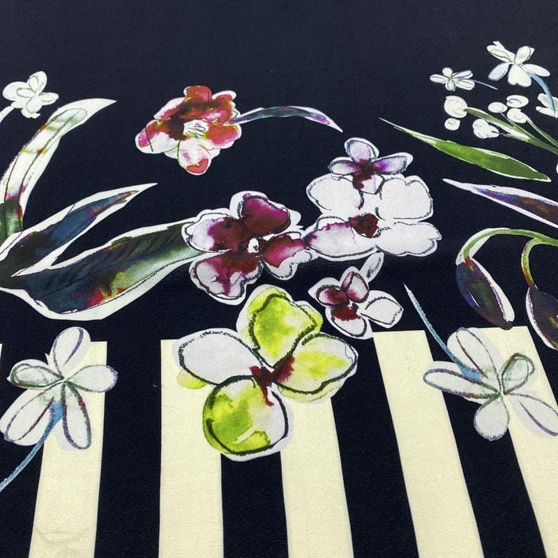 Tecido Crepe de Chine Seda Pura Barrado Fundo Preto • Luema Tecidos Tecido Crepe de Chine Seda Pura Barrado Fundo Preto • Luema Tecidos