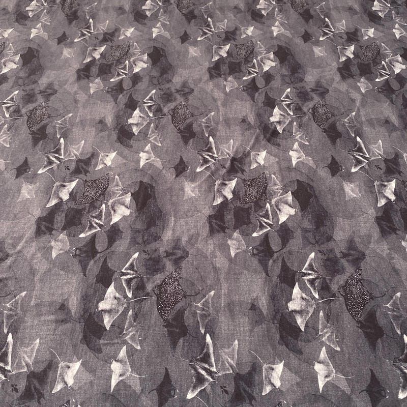 Tecido Viscolycra Estampada Arraias Cinza • Luema Tecidos