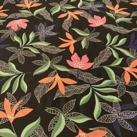 Tecido Viscolycra Estampada Colorido Fundo Preto • Luema Tecidos