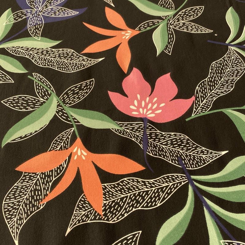 Tecido Viscolycra Estampada Colorido Fundo Preto • Luema Tecidos