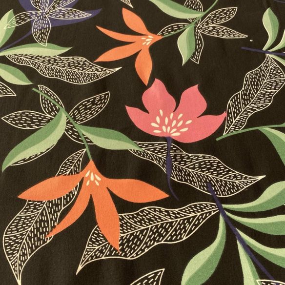 Tecido Viscolycra Estampada Colorido Fundo Preto • Luema Tecidos