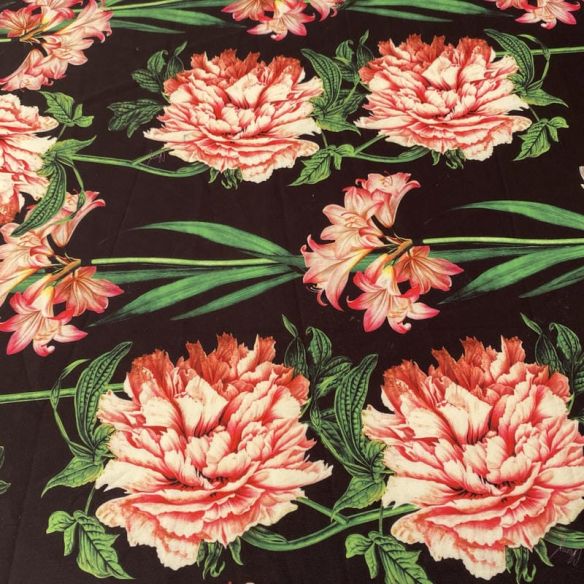Tecido Neoprene Estampada Floral Fundo Preto • Luema Tecidos