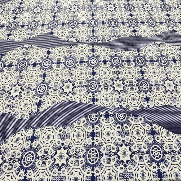 Tecido Viscolycra Estampada Porcelana Azul e Off • Luema Tecidos