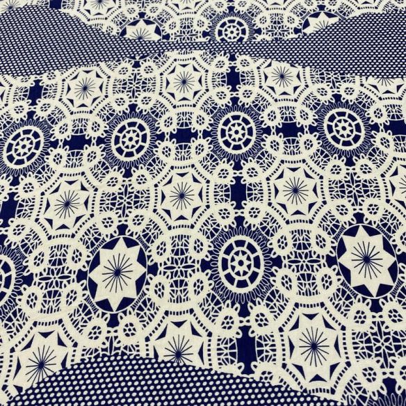 Tecido Viscolycra Estampada Porcelana Azul e Off • Luema Tecidos