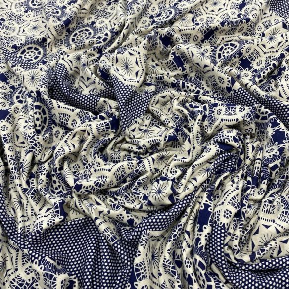 Tecido Viscolycra Estampada Porcelana Azul e Off • Luema Tecidos