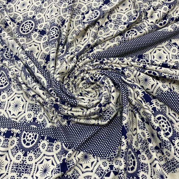 Tecido Viscolycra Estampada Porcelana Azul e Off • Luema Tecidos
