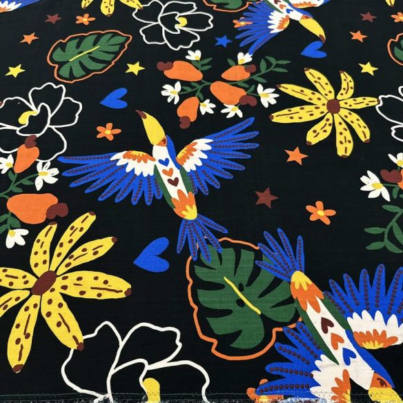 Tecido Viscolinho Estampado Araras Pop Art • Luema Tecidos