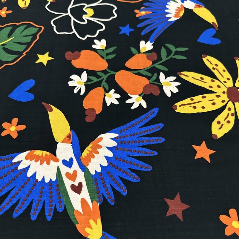 Tecido Viscolinho Estampado Araras Pop Art • Luema Tecidos