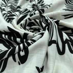 Tecido Viscolinho Estampado Flores Nanquim • Luema Tecidos 2