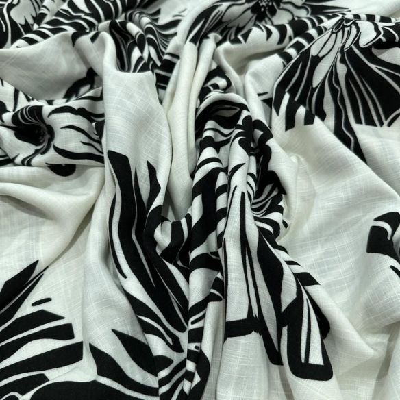 Tecido Viscolinho Estampado Flores Nanquim • Luema Tecidos