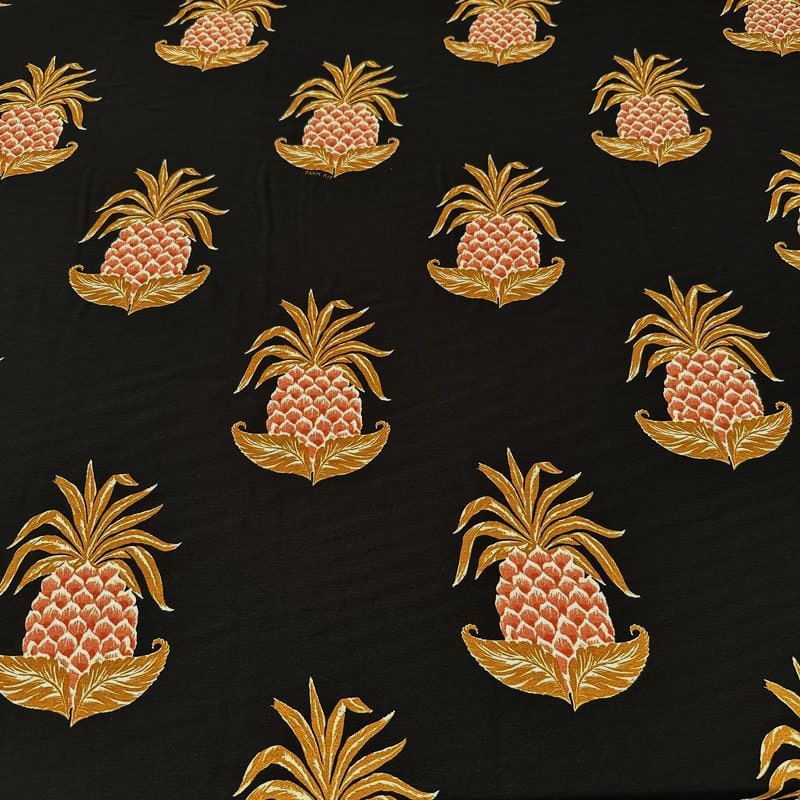 Tecido Crepe Viscose Abacaxi Fundo Preto FRM • Luema Tecidos