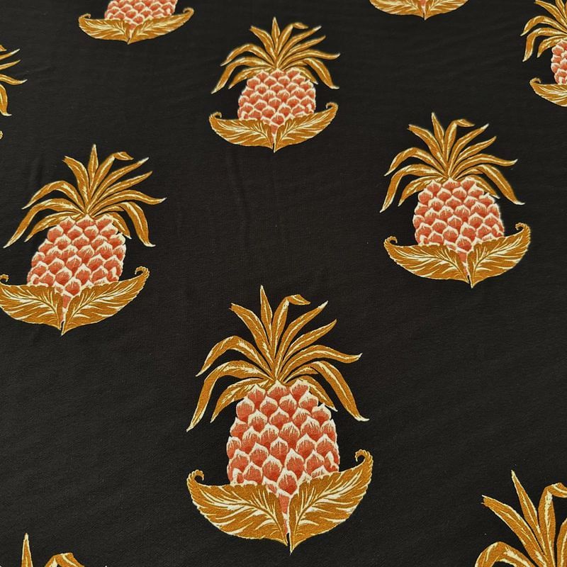 Tecido Crepe Viscose Abacaxi Fundo Preto FRM • Luema Tecidos