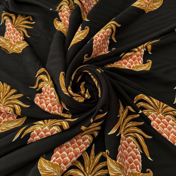 Tecido Crepe Viscose Abacaxi Fundo Preto FRM • Luema Tecidos