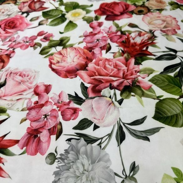 Tecido Cetim Toque de Seda Rosas Clássicas Pintadas • Luema Tecidos Tecido Cetim Toque de Seda Rosas Clássicas Pintadas • Luema Tecidos