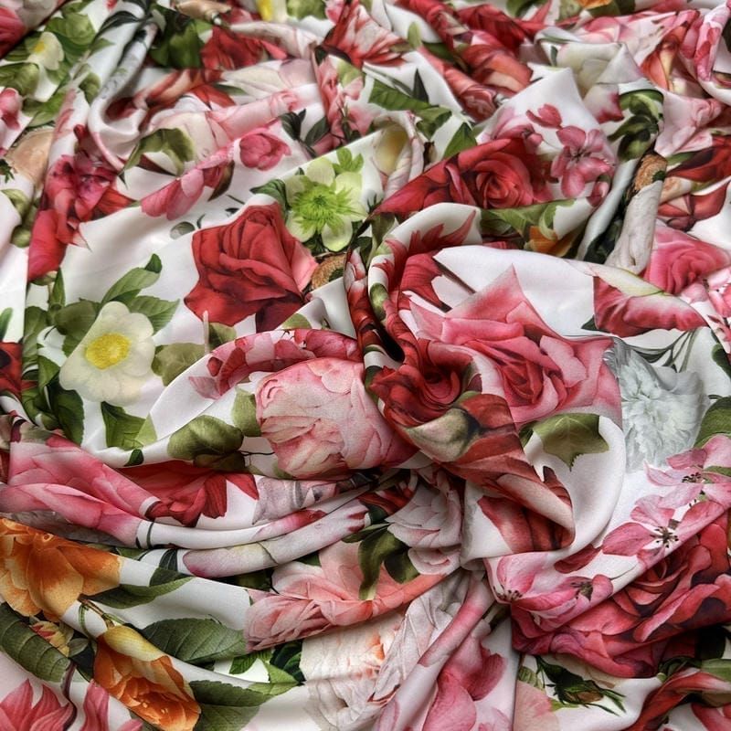 Tecido Cetim Toque de Seda Rosas Clássicas Pintadas • Luema Tecidos Tecido Cetim Toque de Seda Rosas Clássicas Pintadas • Luema Tecidos