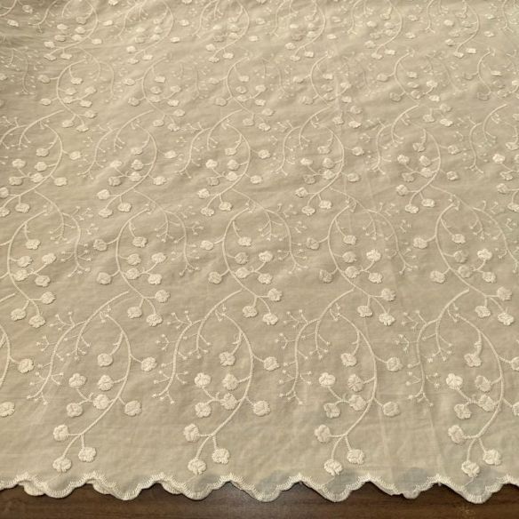 Tecido Laise de algodão Bordada Bege Claro • Luema Tecidos