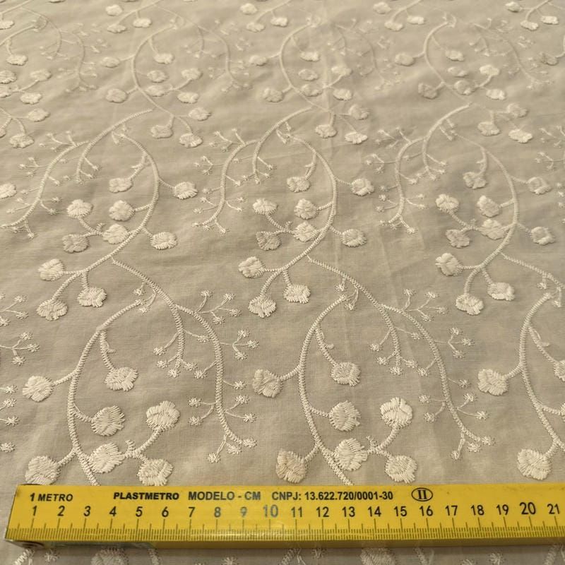 Tecido Laise de algodão Bordada Bege Claro • Luema Tecidos