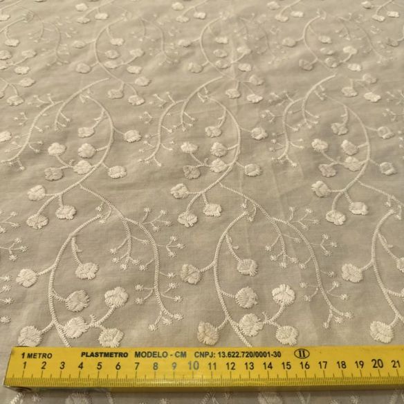 Tecido Laise de algodão Bordada Bege Claro • Luema Tecidos