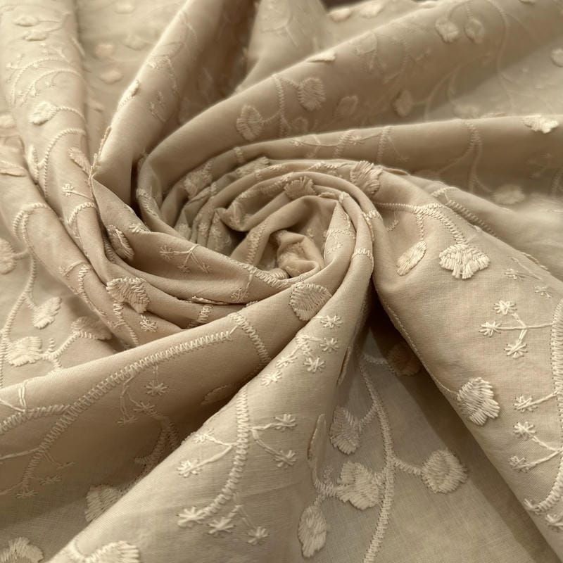Tecido Laise de algodão Bordada Bege Claro • Luema Tecidos