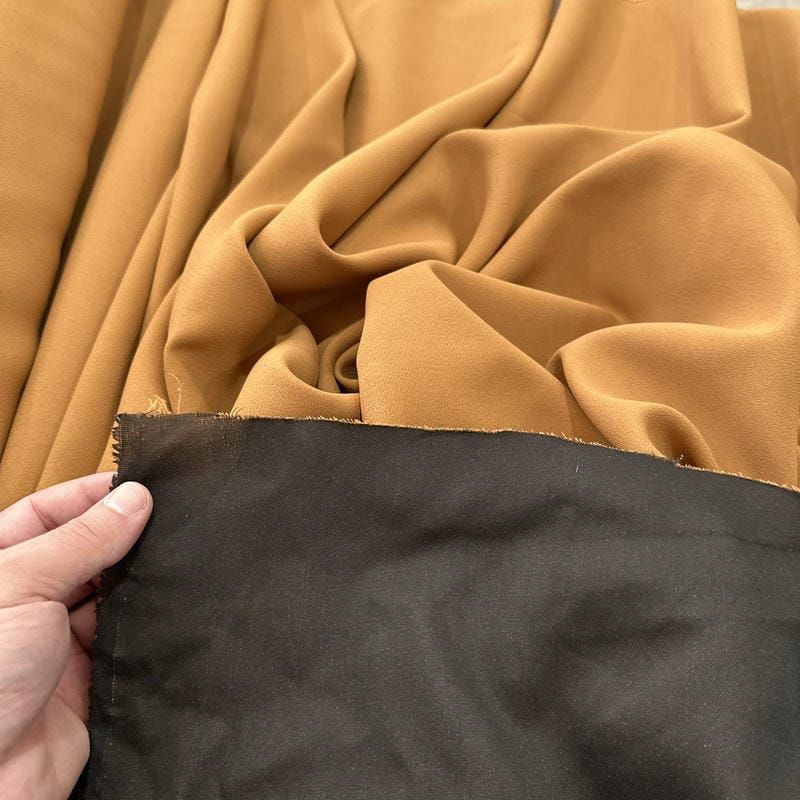 Tecido Crepe Patou Caramelo Entertelado • Luema Tecidos Tecido Crepe Patou Caramelo Entertelado • Luema Tecidos