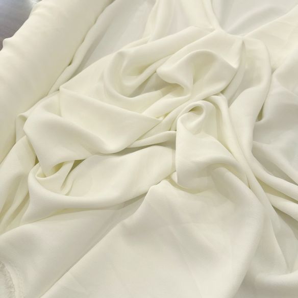 Tecido Crepe Patou Off White • Luema Tecidos Tecido Crepe Patou Off White • Luema Tecidos