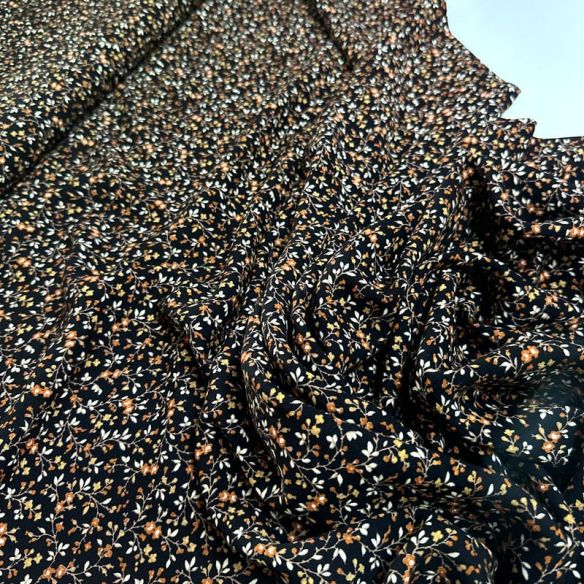 Tecido Viscolinho Estampado Noite Floral Âmbar • Luema Tecidos