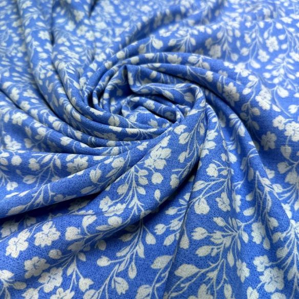 Tecido Viscolinho Estampado Renda Floral Celeste • Luema Tecidos