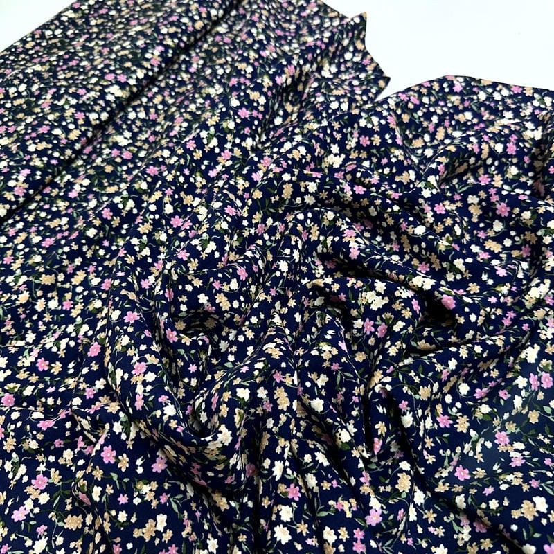 Tecido Viscolinho Estampado Jardim Marinho e Rosé • Luema Tecidos