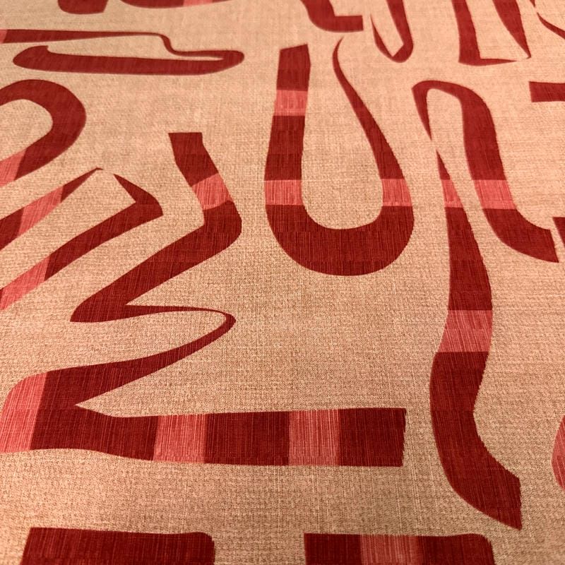 Tecido Viscolinho Estampado Traços Terracota Vivo • Luema Tecidos