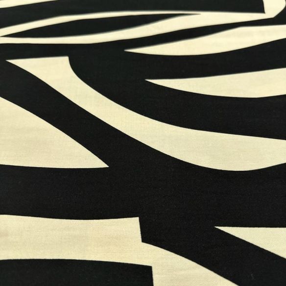 Tecido Viscose Estampada Abstrata Orgânica Preto e Off White • Luema Tecidos