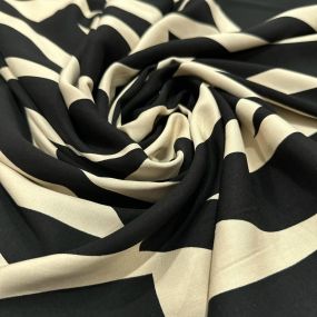 Tecido Viscose Estampada Abstrata Orgânica Preto e Off White • Luema Tecidos 2