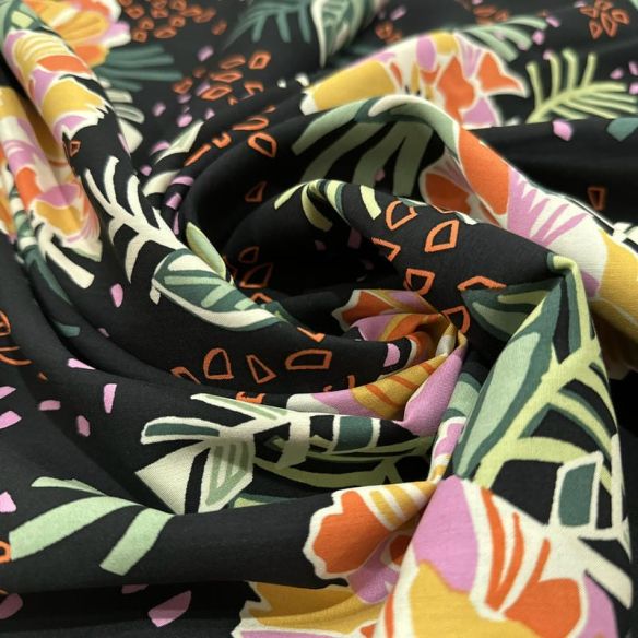Tecido Viscose Estampada Floral Tropical Fundo Preto • Luema Tecidos
