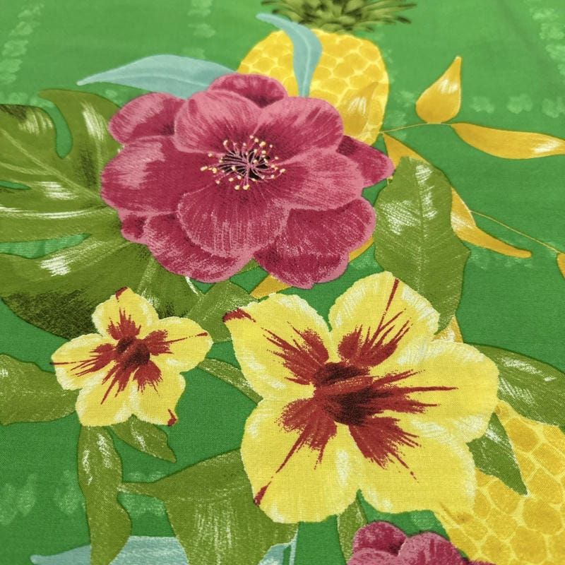 Tecido Viscose Estampada Tropical Abacaxis e Flores Fundo Verde • Luema Tecidos