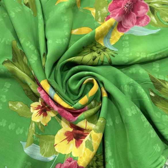 Tecido Viscose Estampada Tropical Abacaxis e Flores Fundo Verde • Luema Tecidos