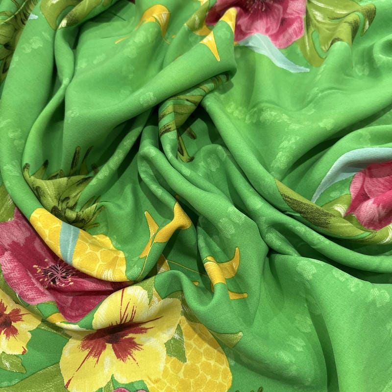 Tecido Viscose Estampada Tropical Abacaxis e Flores Fundo Verde • Luema Tecidos