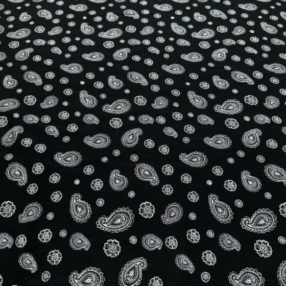 Tecido Viscose Estampada Paisley Bandana Preto e Branco • Luema Tecidos